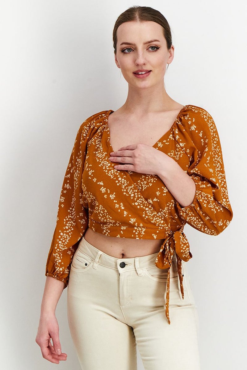 BCBG Paris بلوزة نسائية بأكمام طويلة على شكل حرف V بطبعة زهور، بني - Image 1